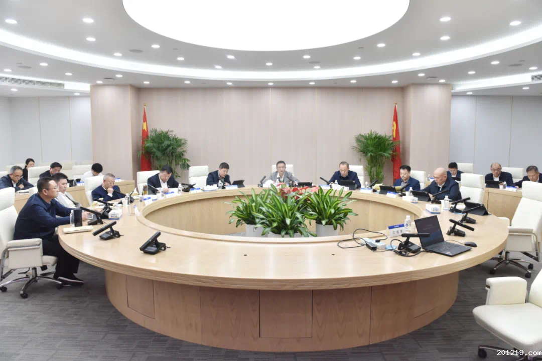 公司党委召开理论学习中心组学习(扩大)会暨“车路云一体化”专题讲座